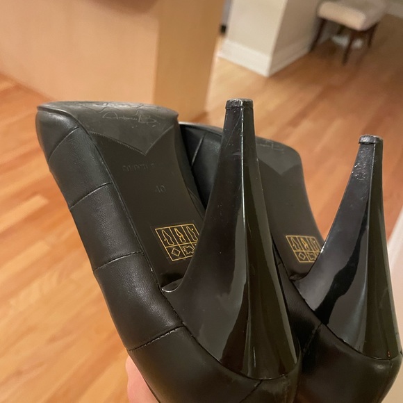 Black leather pumps , - Picture 7 of 10